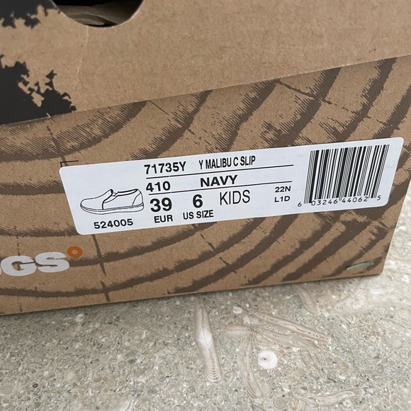 Boys Bogs Navy Canvas Slip On  Malibu Sneaker - New in box Size Youth 6 - Picture 2 of 10